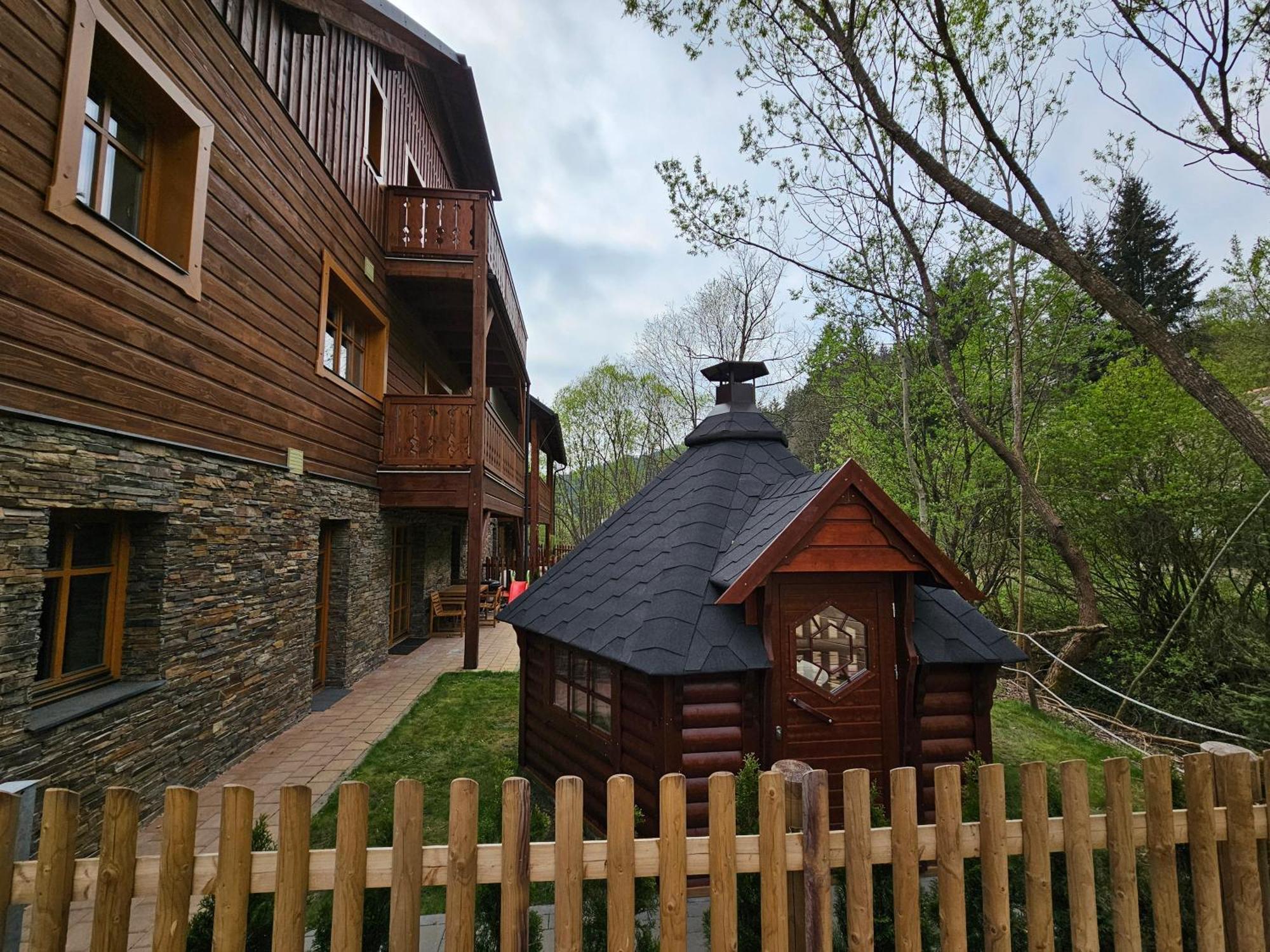 Apartmany Jezerne Velké Karlovice Extérieur photo